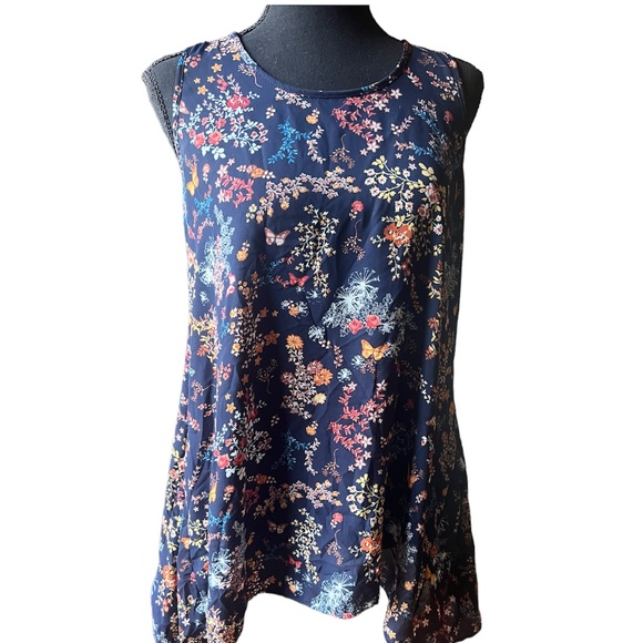 Sleeveless Waterfall Hem Floral Butterfly Trapeze Top w/ Back Lace Detail, Small - Picture 14 of 15